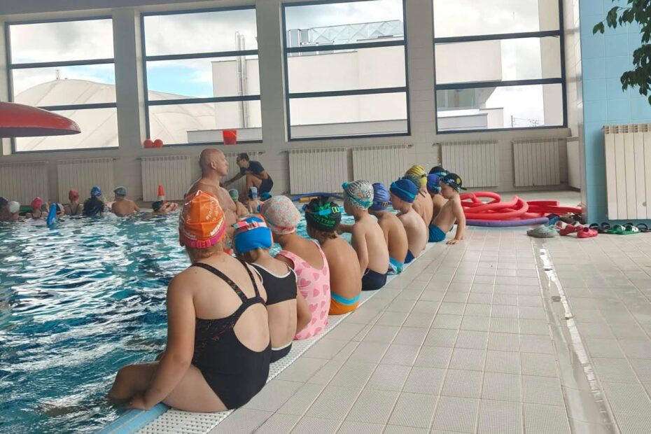 Zajęcia z pływania na basenie MOSiR w Nowym Sączu